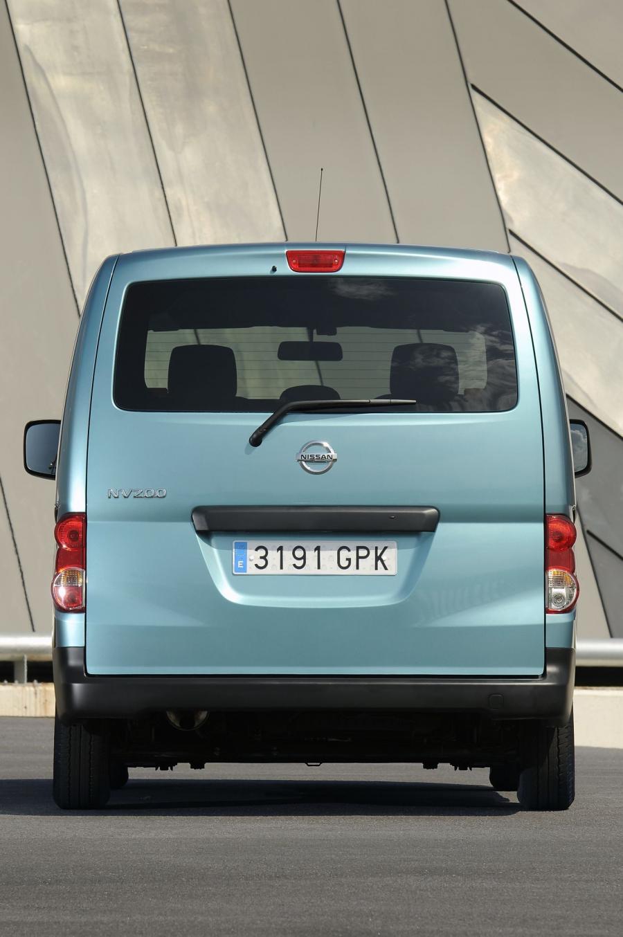  Nissan NV200 2009 года  (фото 38 из 108)